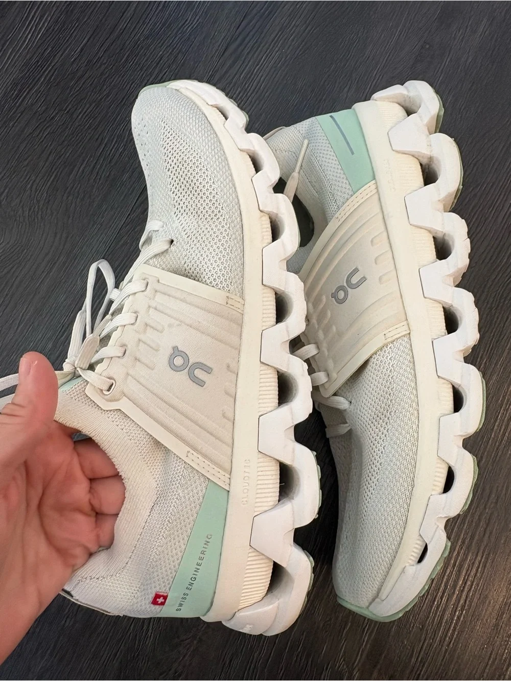 On Running Cloud Running Shoe in White with Mint Accents women’s 10.5 - Picture 4 of 15
